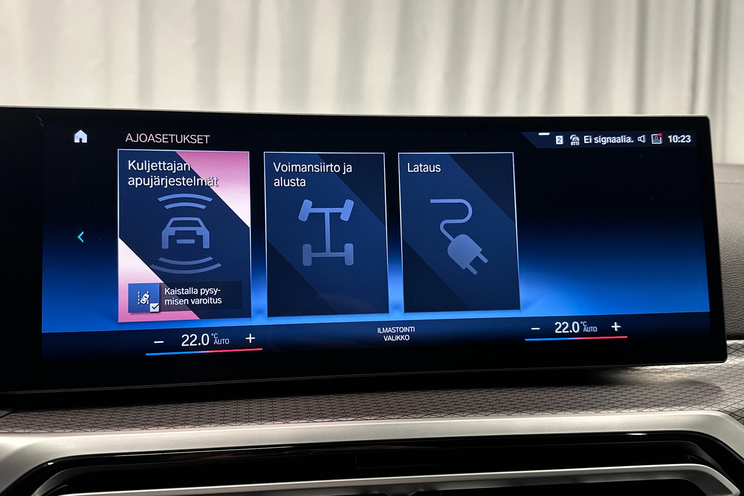 valkoinen BMW i4 2024 kuva 30.