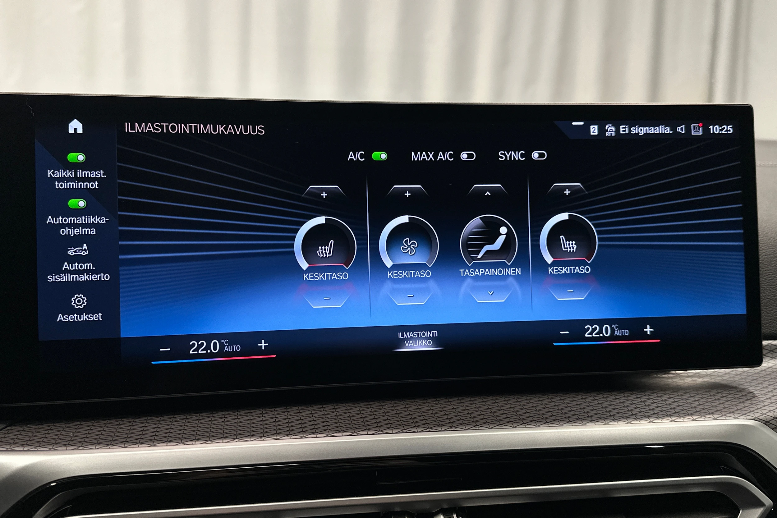 valkoinen BMW i4 2024 kuva 32.