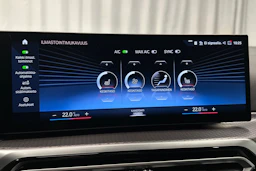 valkoinen BMW i4 2024 kuva 32.