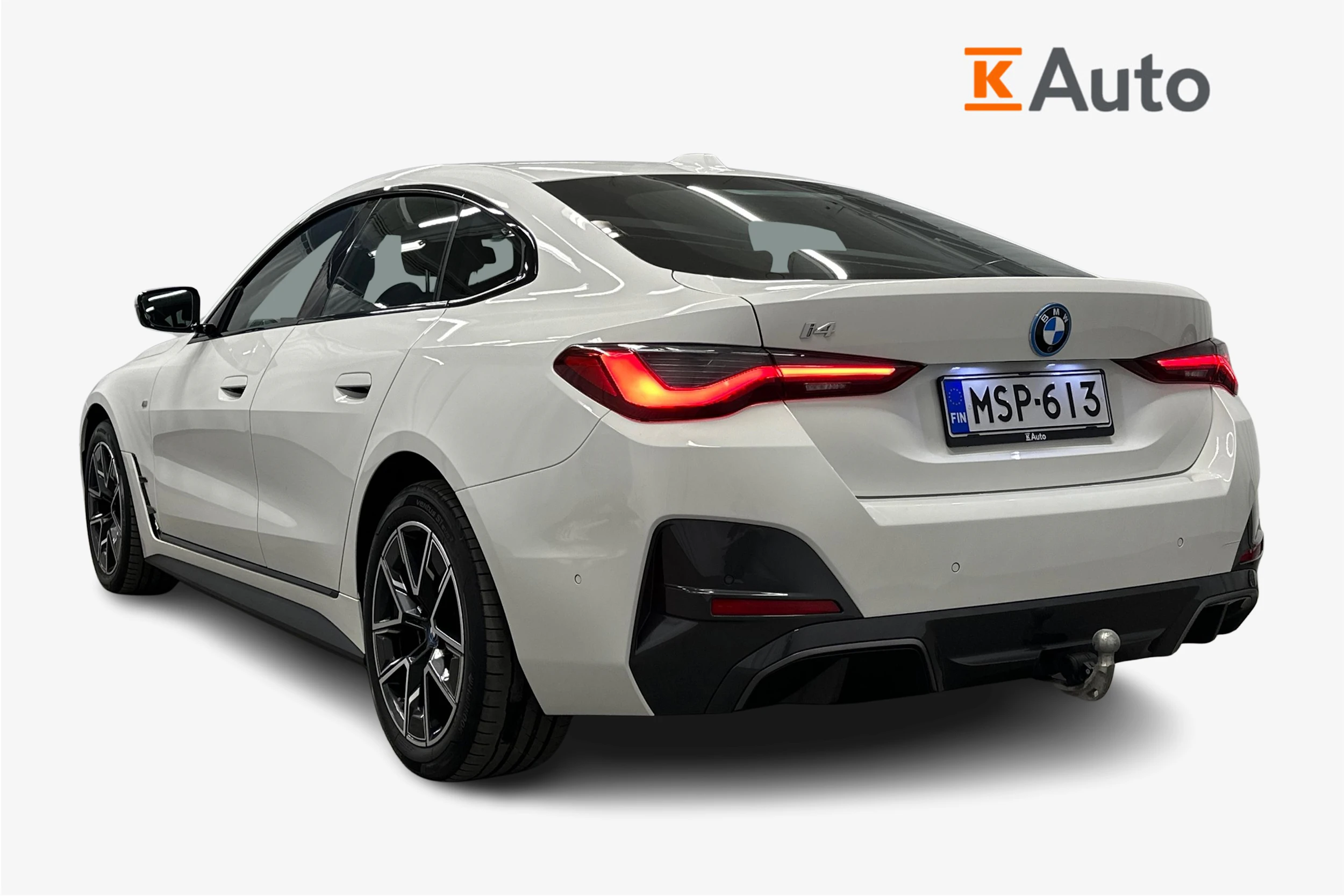 valkoinen BMW i4 2024 kuva 2.