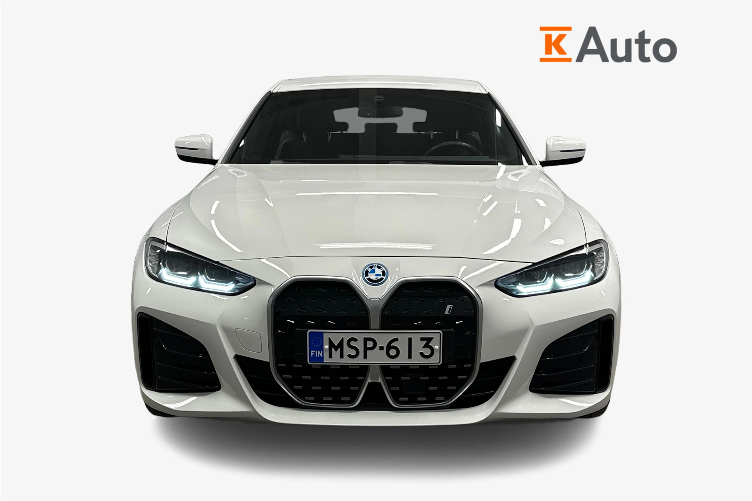 valkoinen BMW i4 2024 kuva 4.