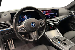valkoinen BMW i4 2024 kuva 6.