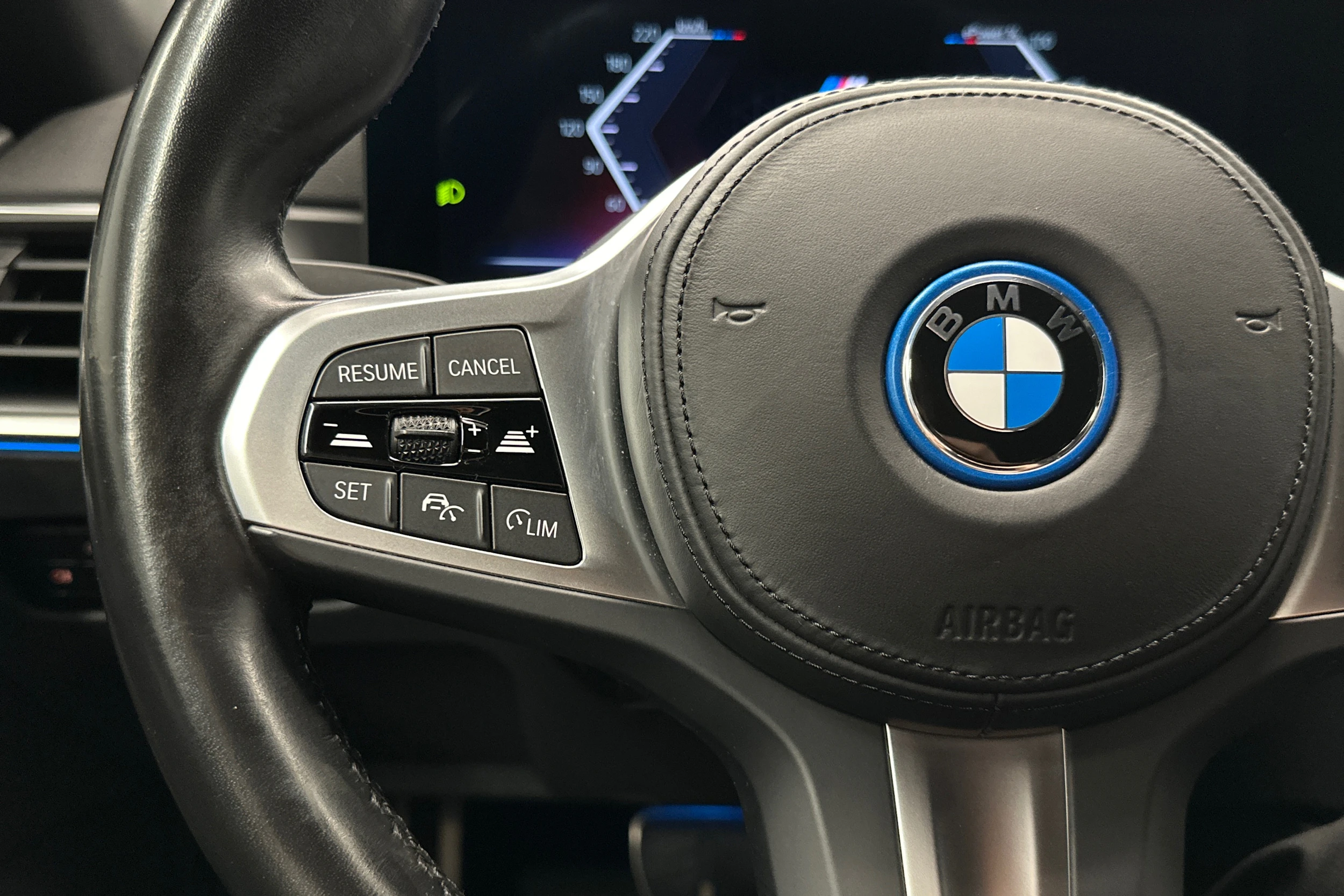 valkoinen BMW i4 2024 kuva 11.