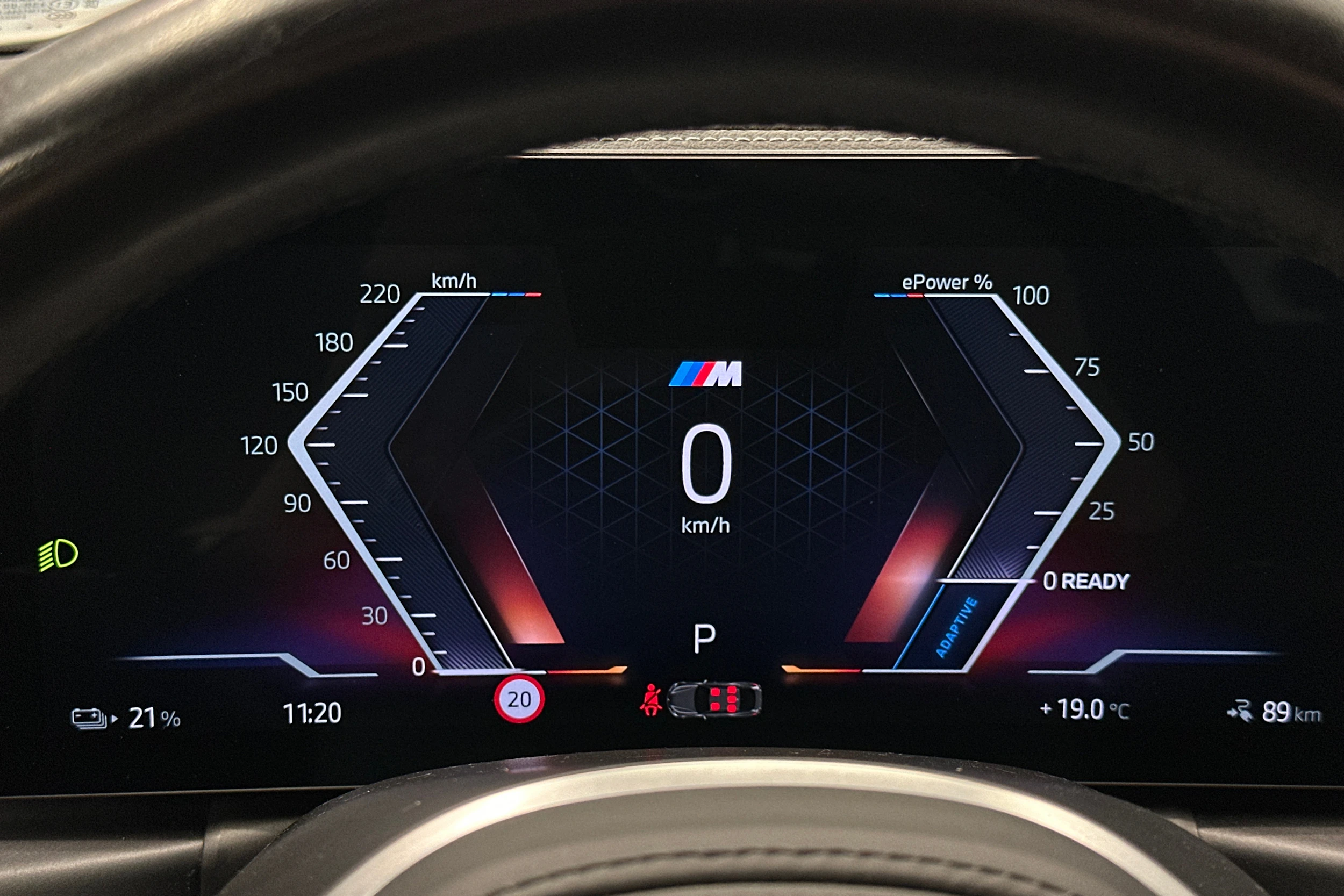 valkoinen BMW i4 2024 kuva 13.
