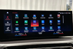 valkoinen BMW i4 2024 kuva 19.