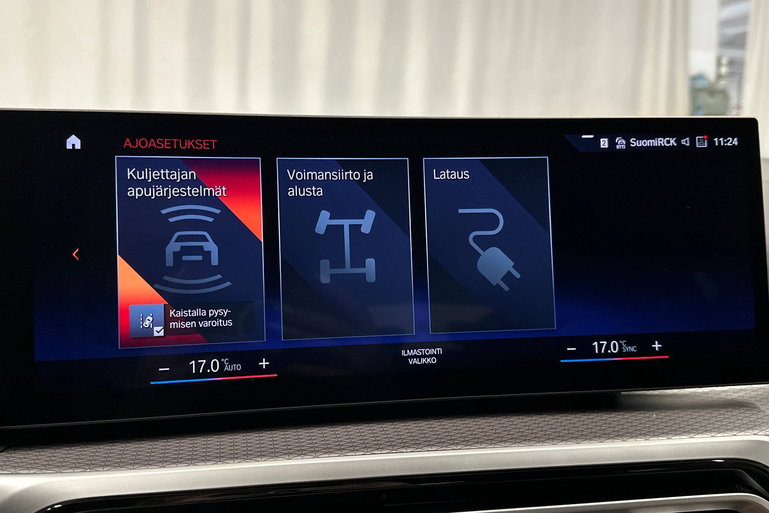 valkoinen BMW i4 2024 kuva 28.