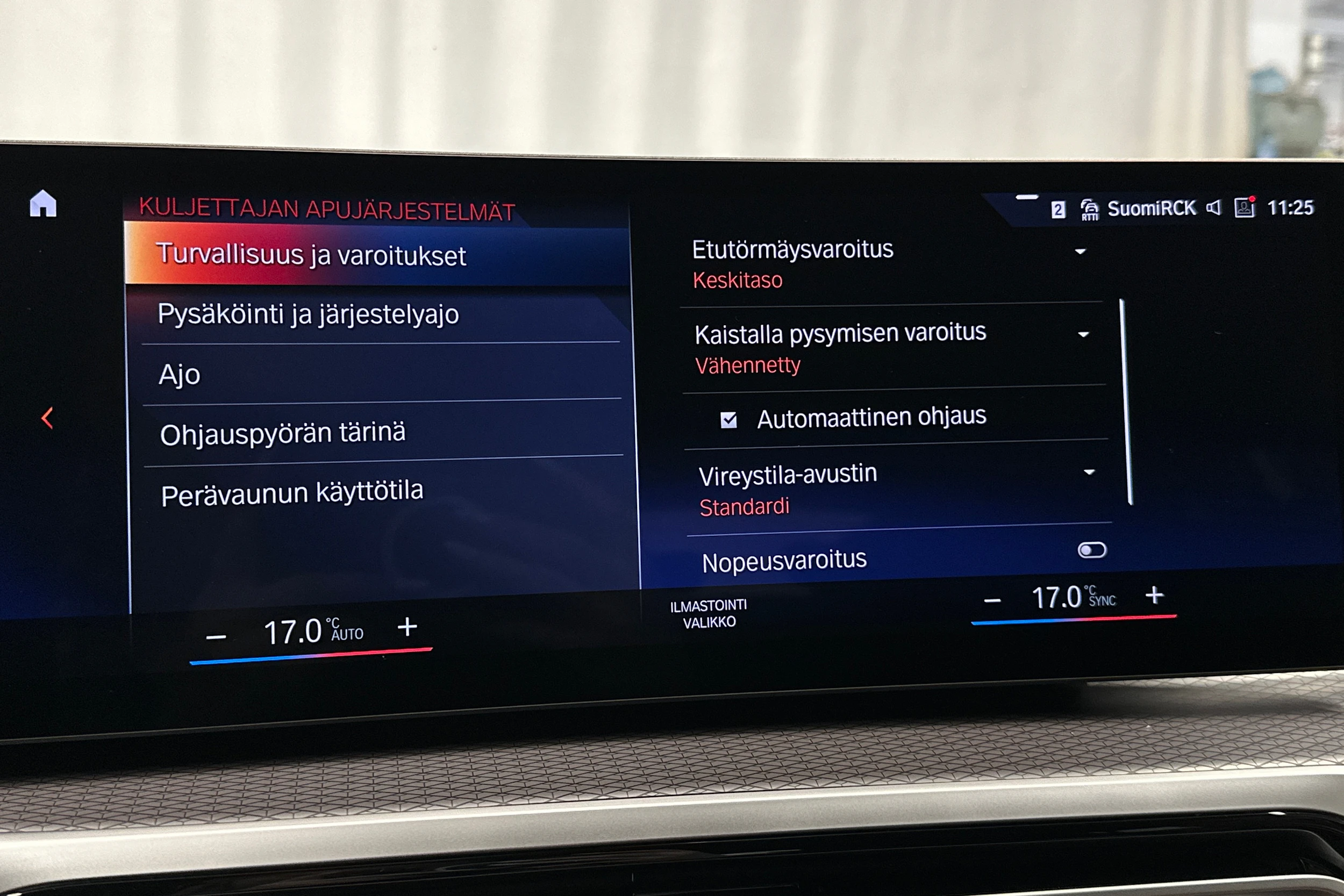 valkoinen BMW i4 2024 kuva 29.