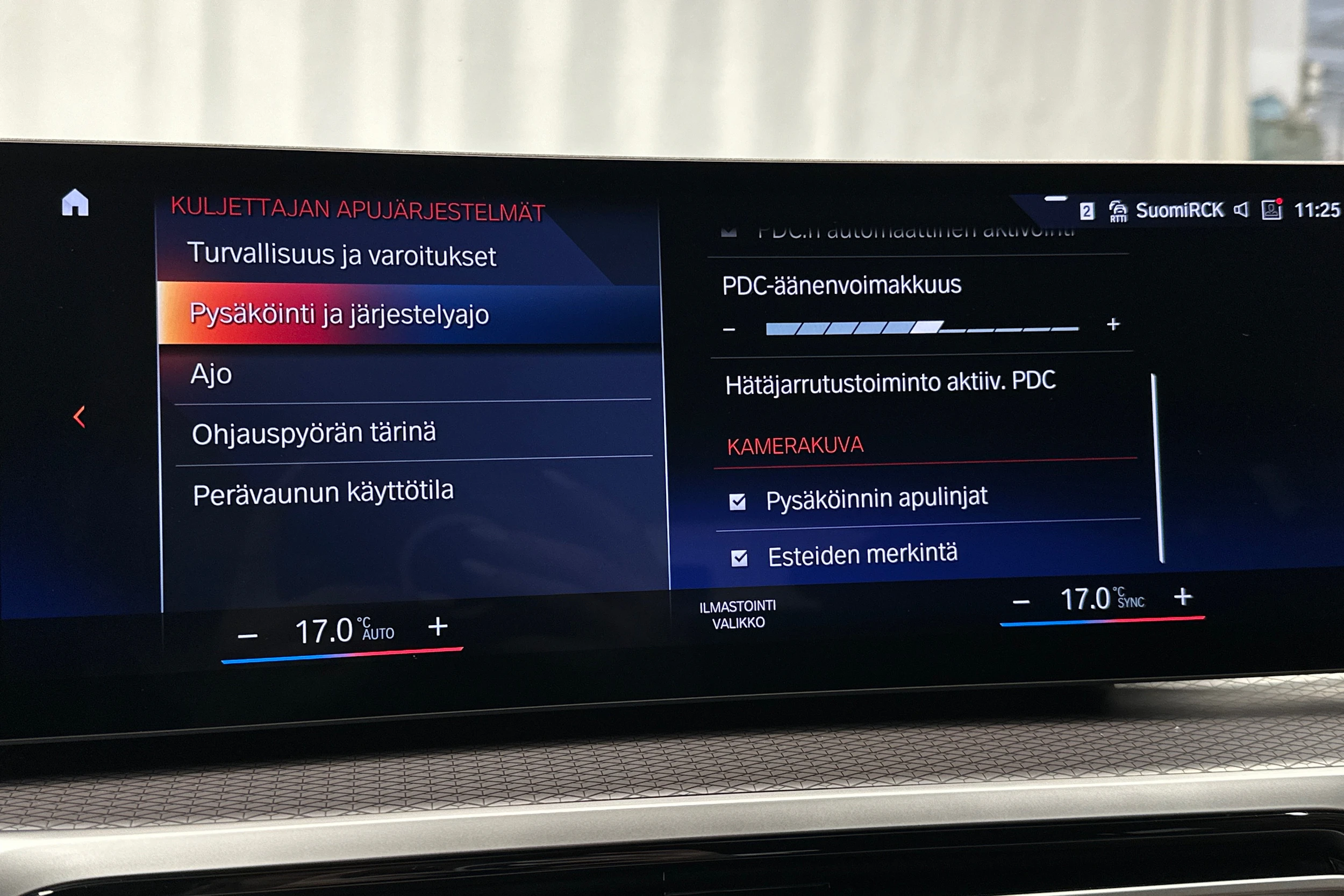 valkoinen BMW i4 2024 kuva 30.