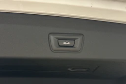 valkoinen BMW i4 2024 kuva 39.