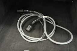 valkoinen BMW i4 2024 kuva 40.