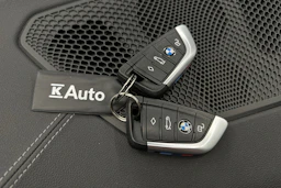valkoinen BMW i4 2024 kuva 41.