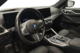 musta BMW i4 M50 2024 kuva 6.