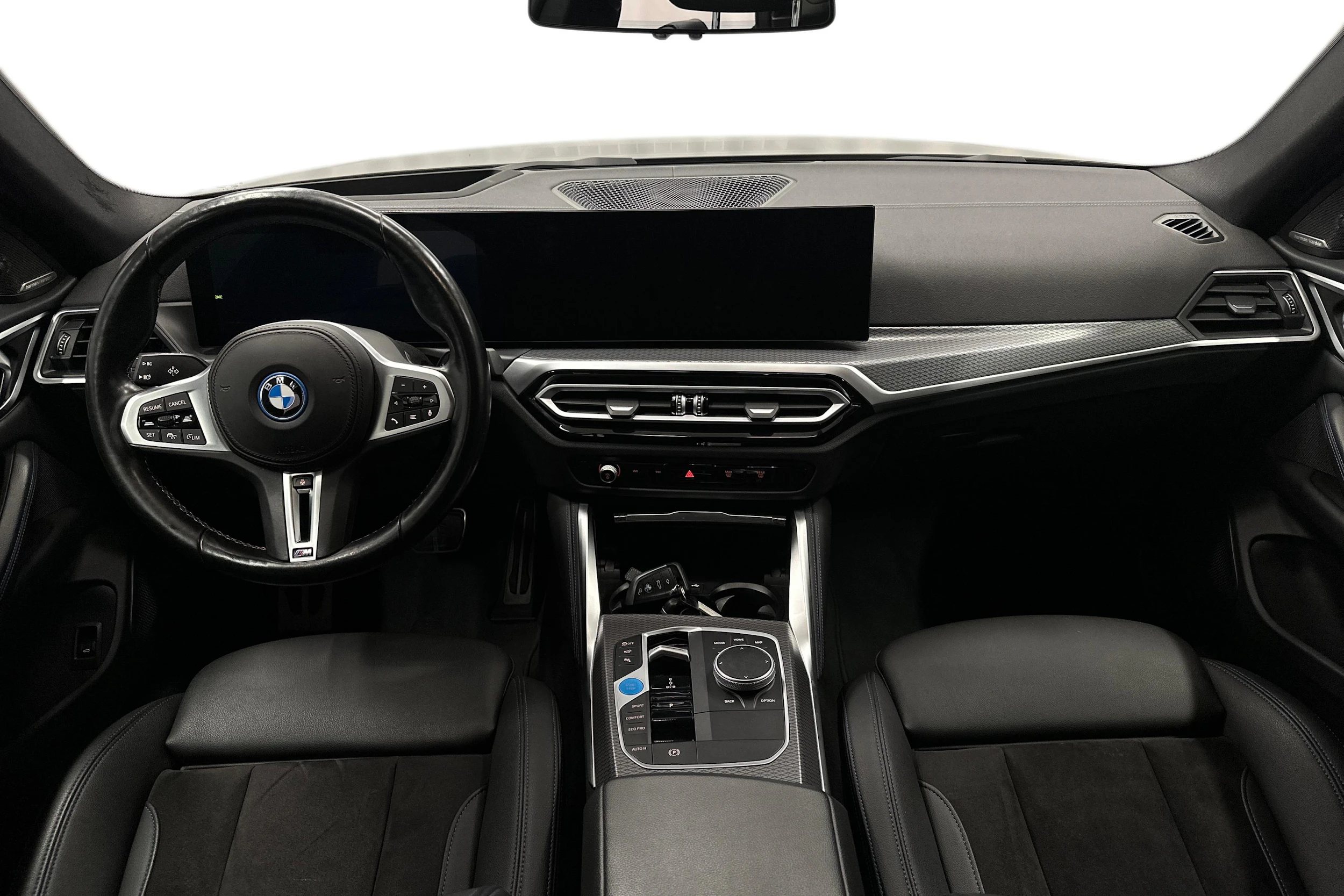 musta BMW i4 M50 2024 kuva 7.