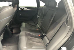 musta BMW i4 M50 2024 kuva 8.