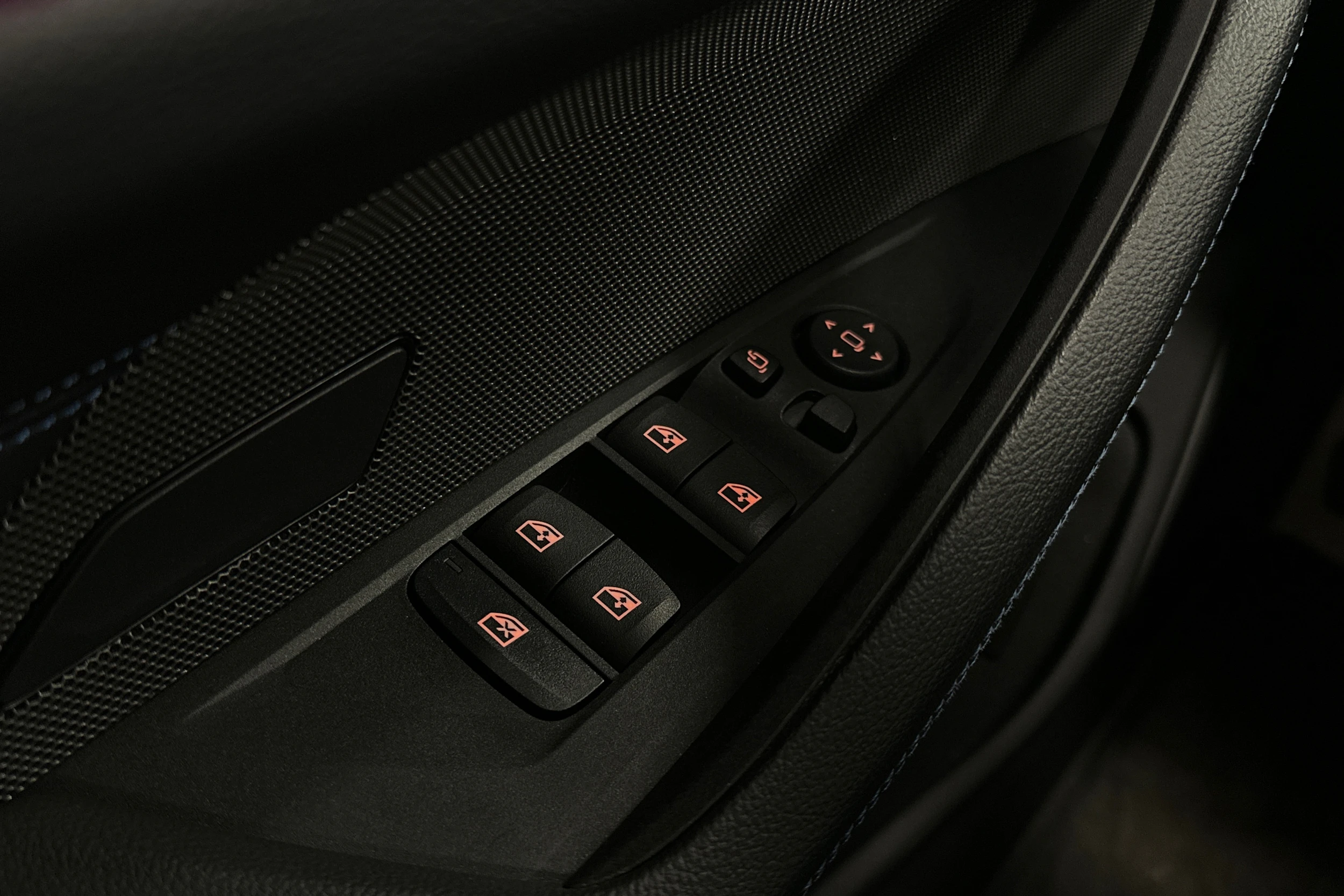 musta BMW i4 M50 2024 kuva 14.
