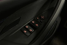 musta BMW i4 M50 2024 kuva 14.