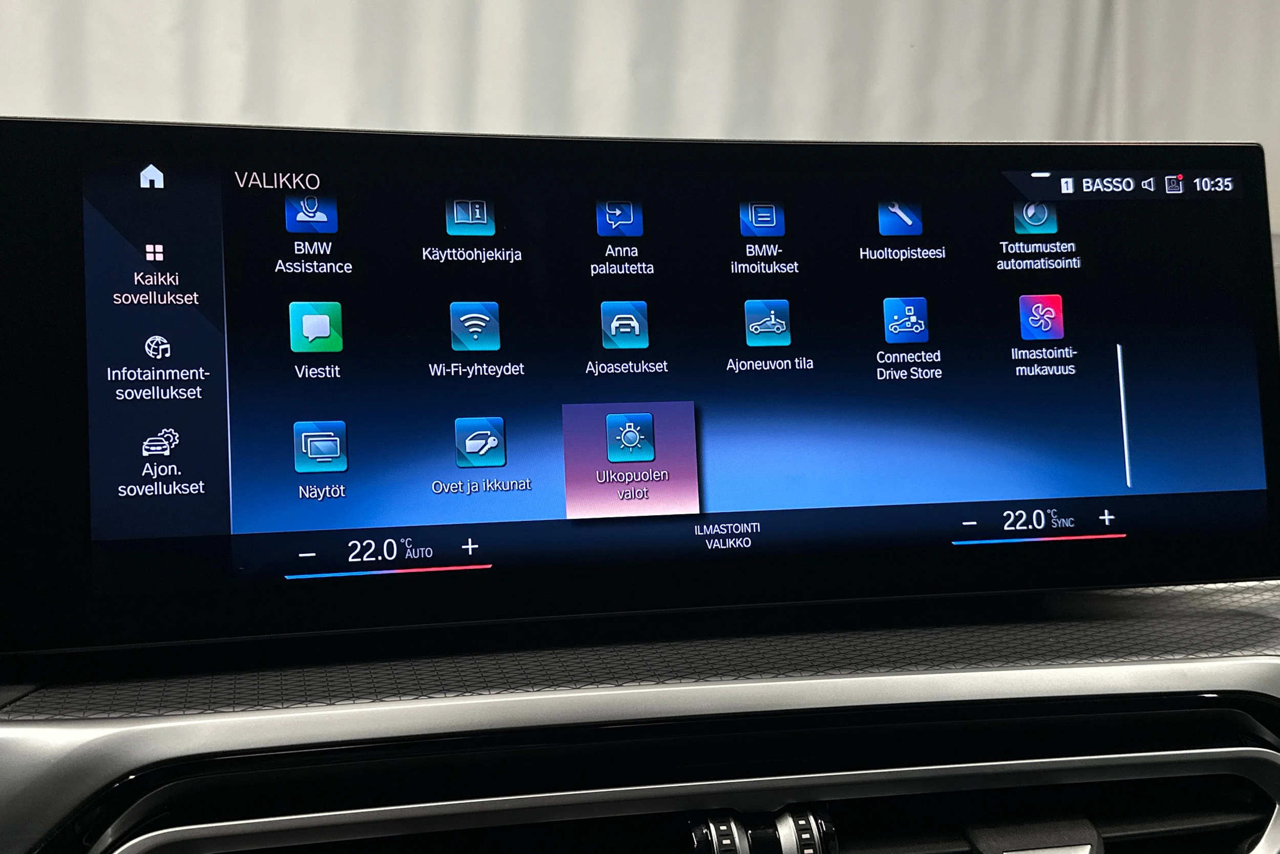 musta BMW i4 M50 2024 kuva 19.