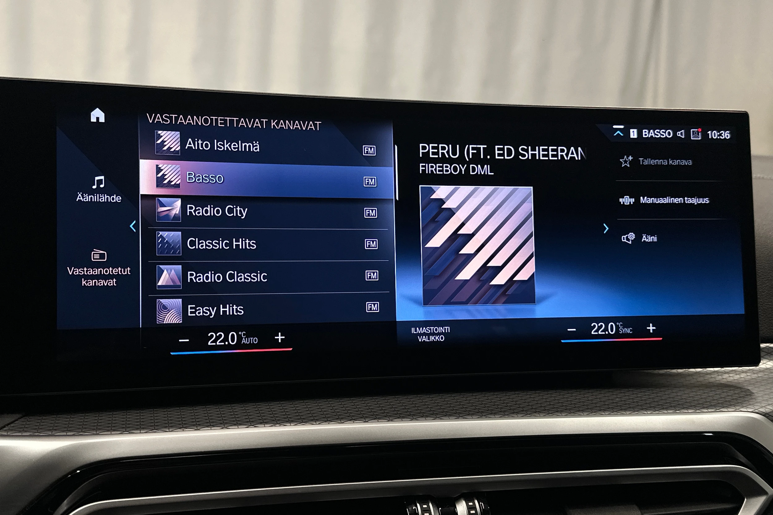 musta BMW i4 M50 2024 kuva 23.