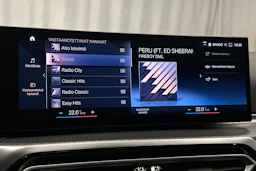 musta BMW i4 M50 2024 kuva 23.