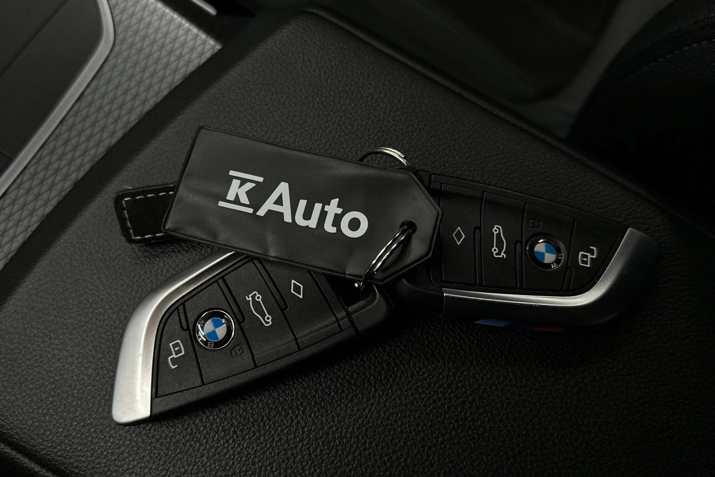 musta BMW i4 M50 2024 kuva 44.