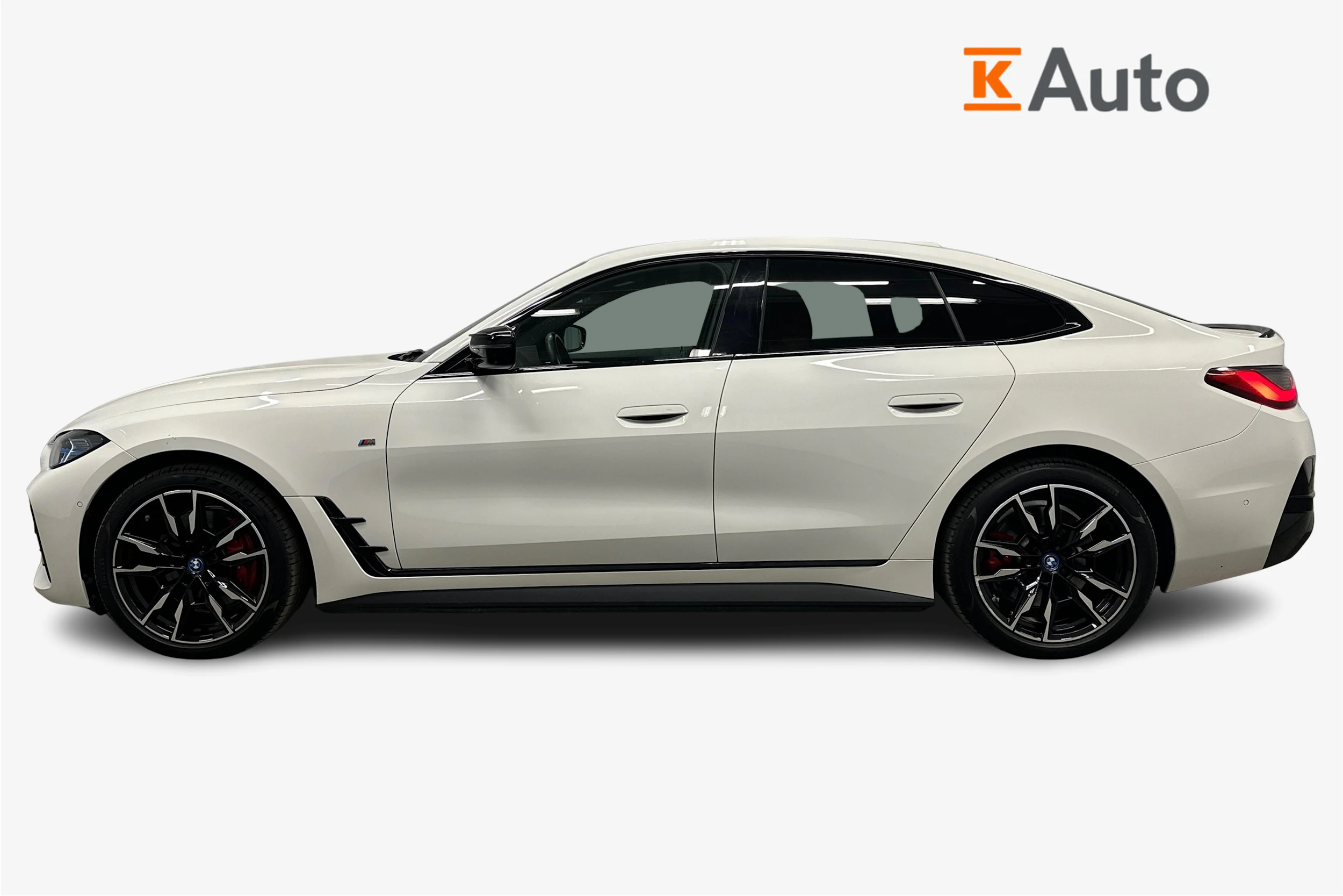 valkoinen BMW i4 M50 2024 kuva 5.