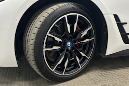 valkoinen BMW i4 M50 2024 kuva 10.