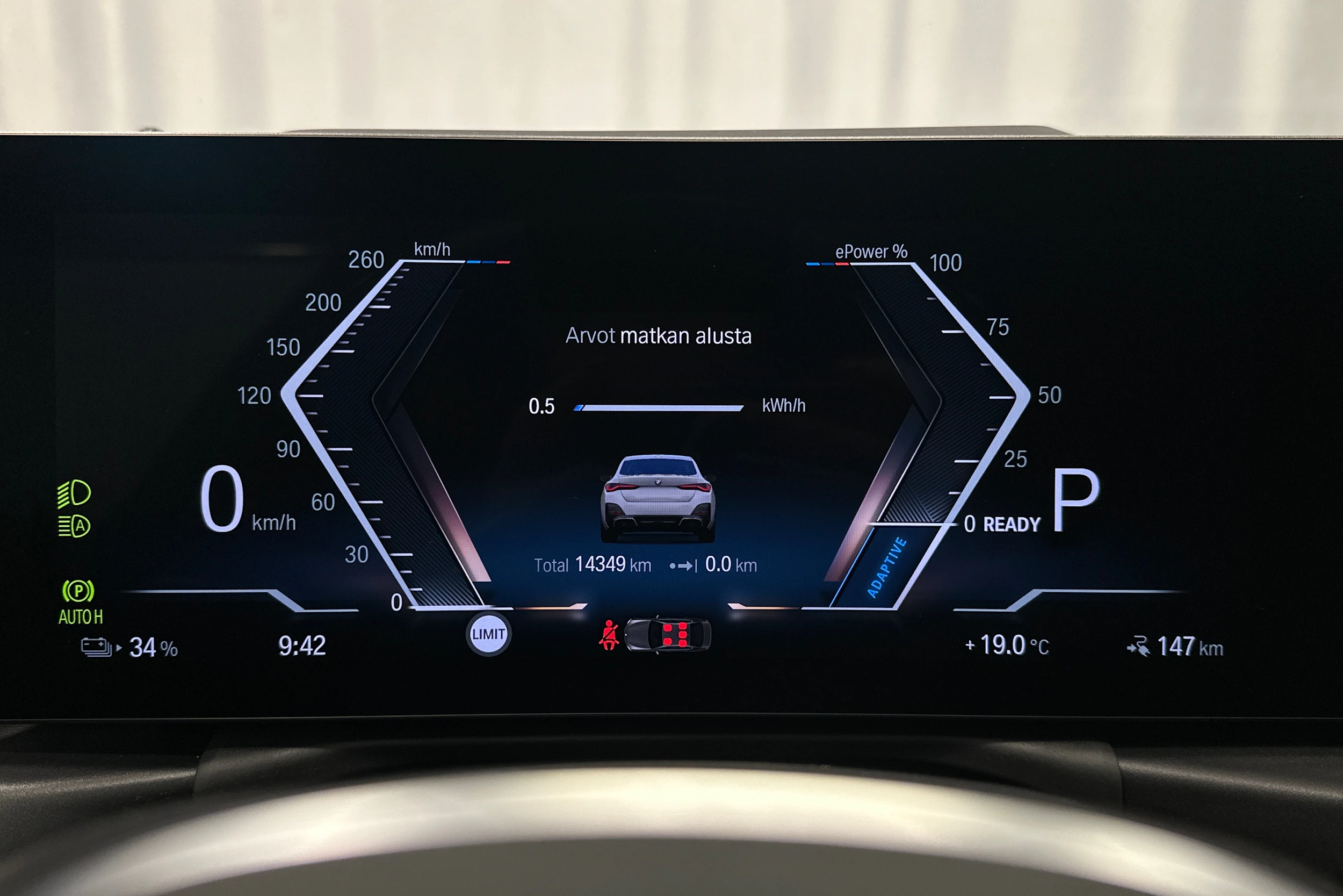 valkoinen BMW i4 M50 2024 kuva 13.
