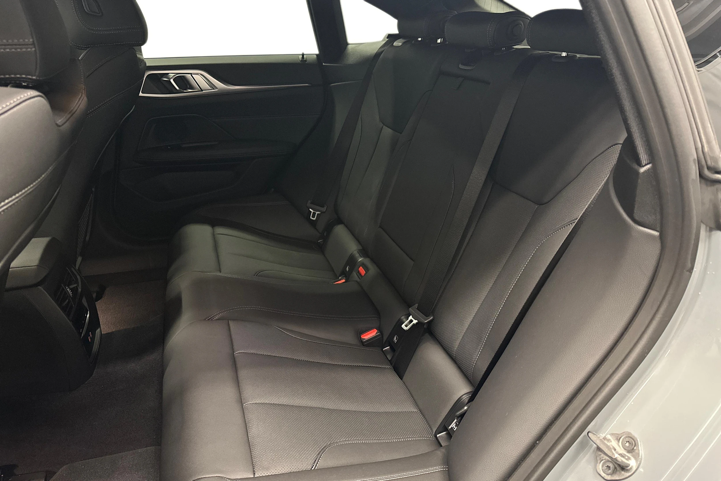 harmaa BMW i4 2024 kuva 8.