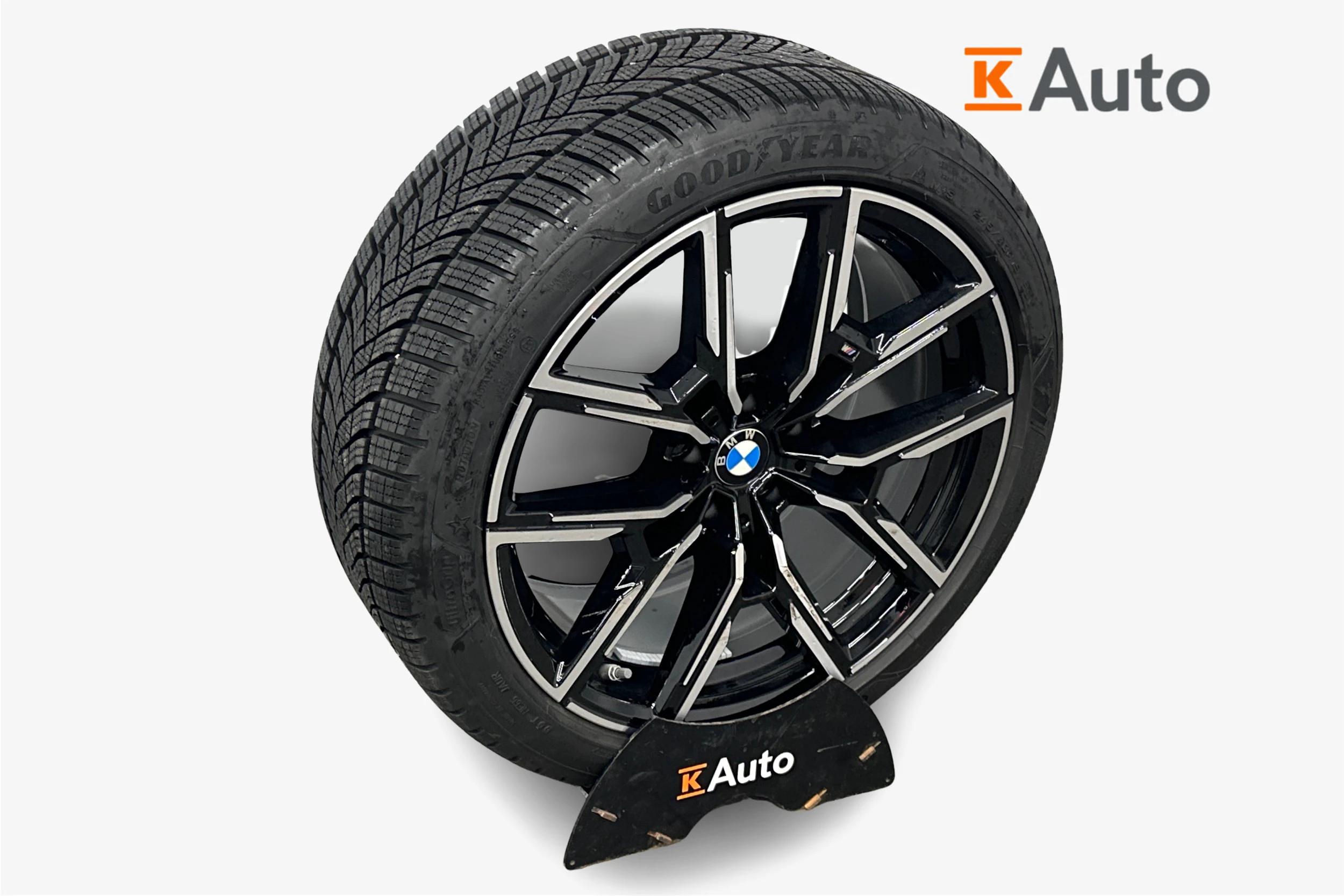 harmaa BMW i4 2024 kuva 9.