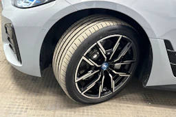 harmaa BMW i4 2024 kuva 10.