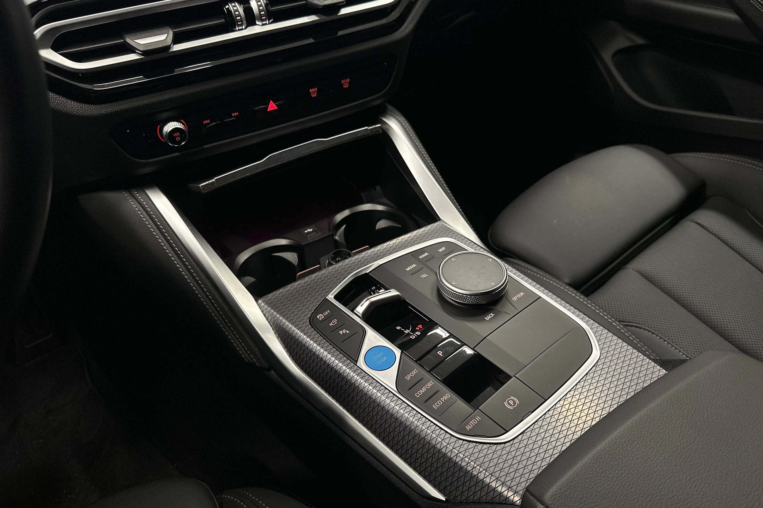 harmaa BMW i4 2024 kuva 37.
