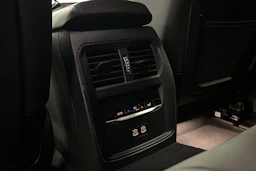 harmaa BMW i4 2024 kuva 38.