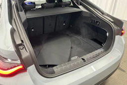 harmaa BMW i4 2024 kuva 39.