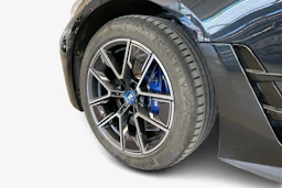 musta BMW i4 M50 2024 kuva 9.