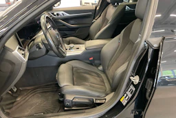 musta BMW i4 M50 2024 kuva 23.