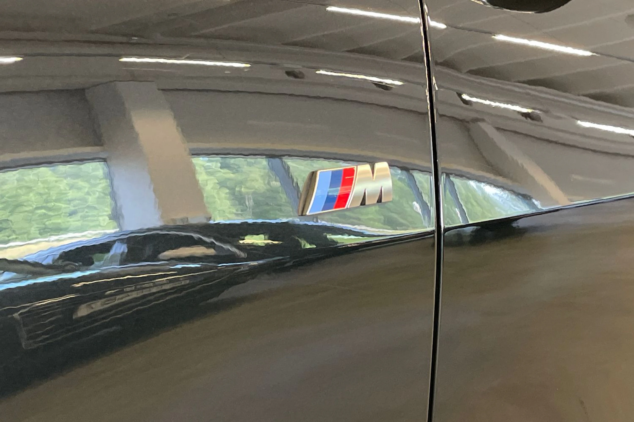 musta BMW i4 M50 2024 kuva 26.