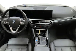 musta BMW i4 2024 kuva 3.