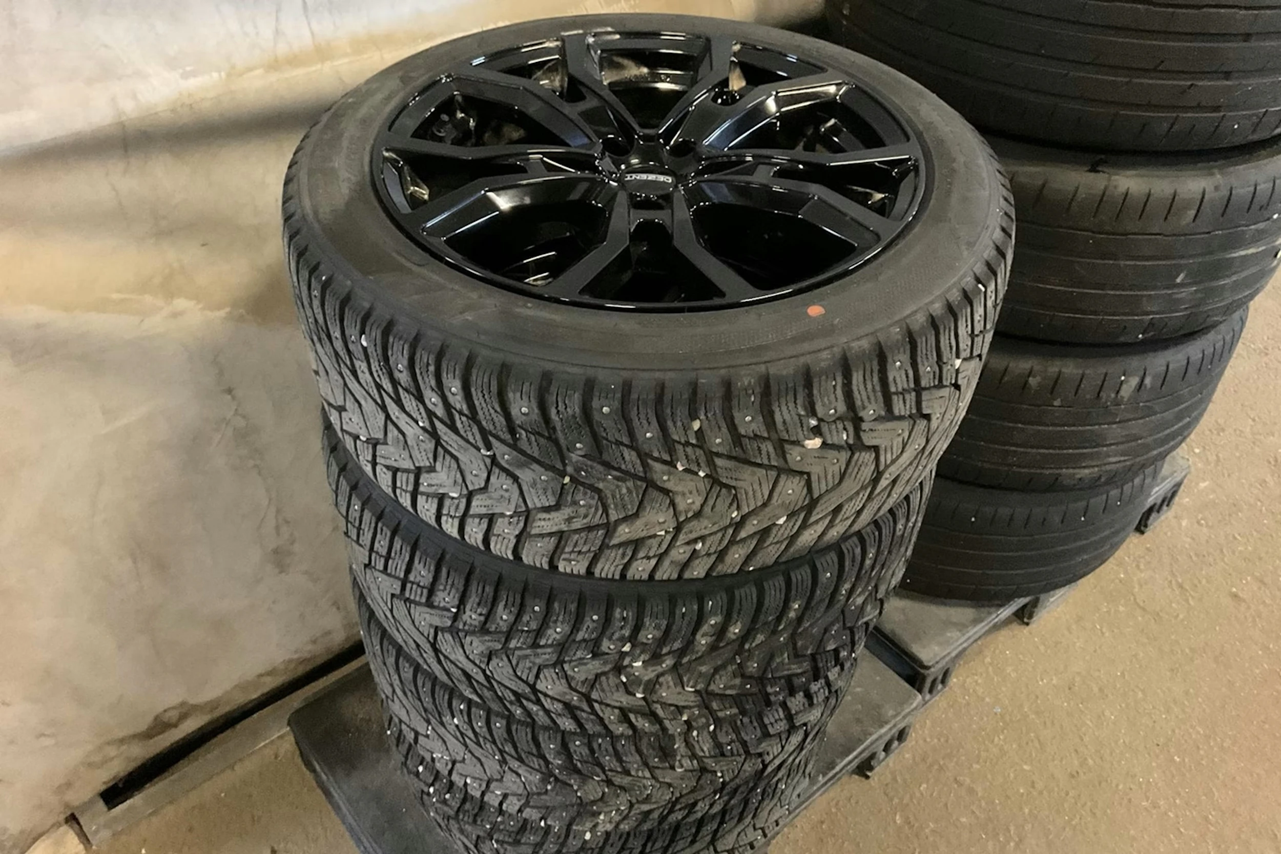 musta BMW i4 2024 kuva 4.