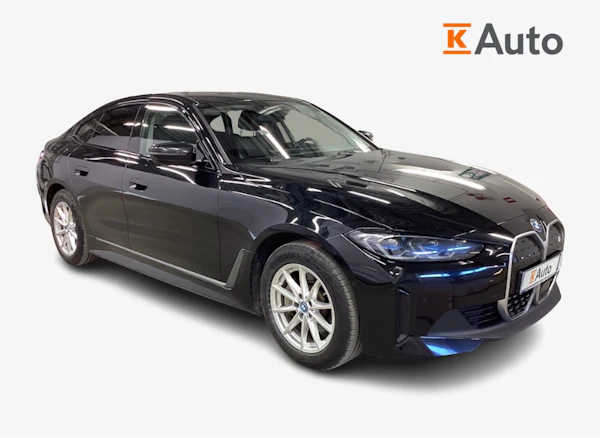BMW i4 eDrive40 | ENNAKKOMYYNNISSÄ |