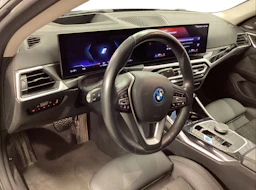 musta BMW i4 2024 kuva 4.