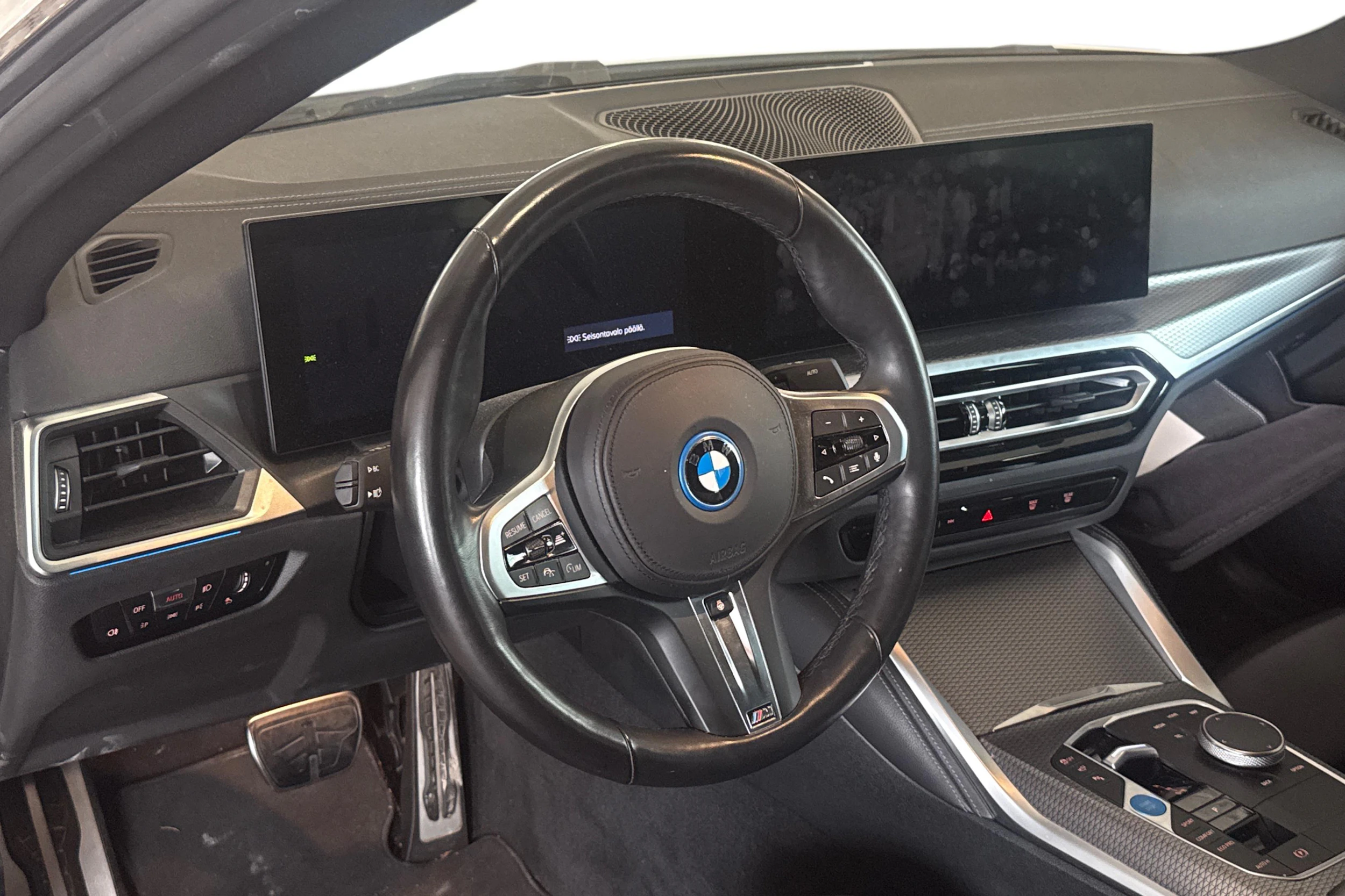 valkoinen BMW i4 2024 kuva 3.