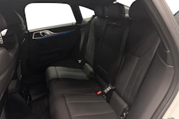 valkoinen BMW i4 2024 kuva 8.