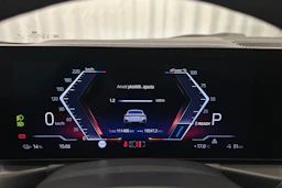 valkoinen BMW i4 2024 kuva 13.