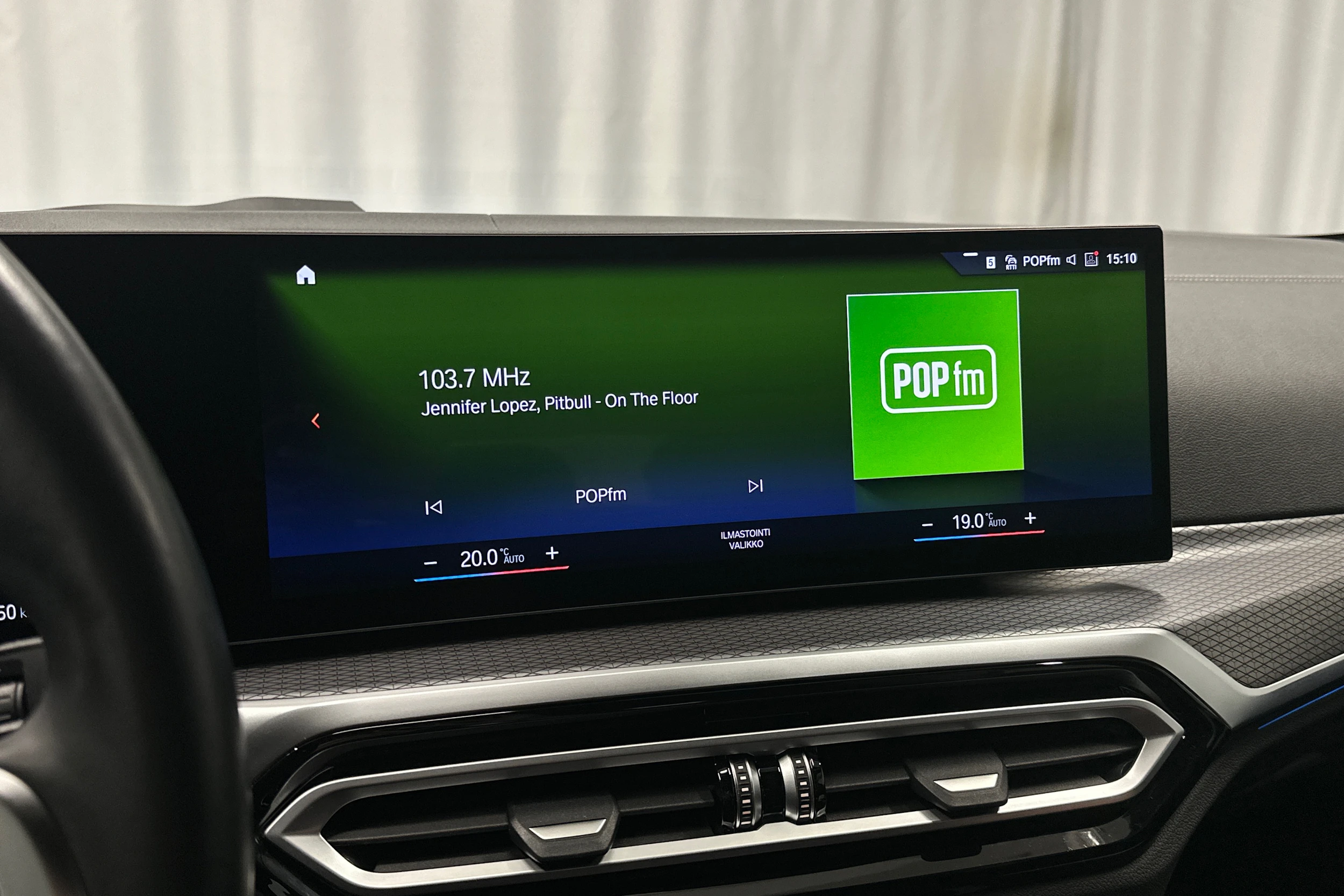 valkoinen BMW i4 2024 kuva 24.