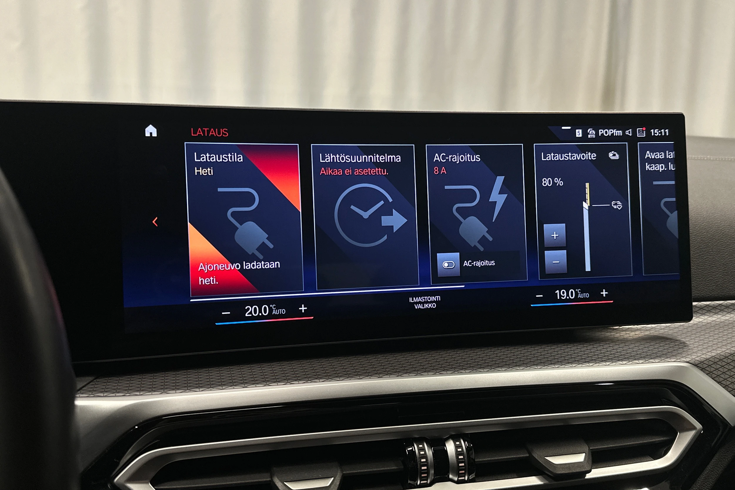 valkoinen BMW i4 2024 kuva 27.