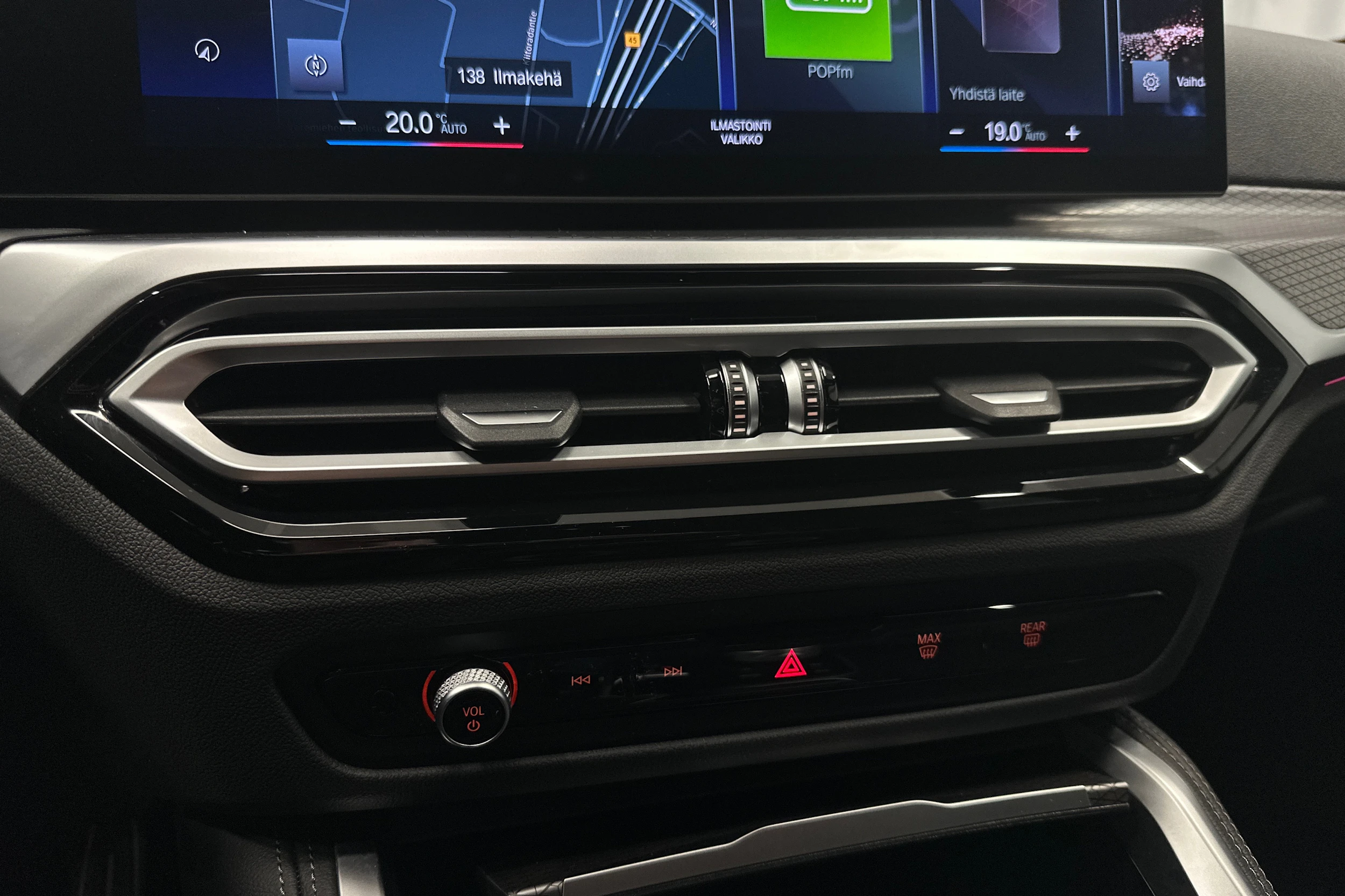 valkoinen BMW i4 2024 kuva 35.