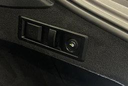 valkoinen BMW i4 2024 kuva 40.