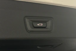 valkoinen BMW i4 2024 kuva 41.