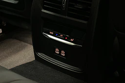 valkoinen BMW i4 2024 kuva 42.