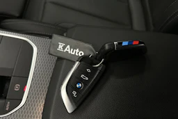 valkoinen BMW i4 2024 kuva 43.